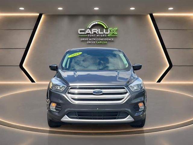 2019 Ford Escape SE Image 2 of 30