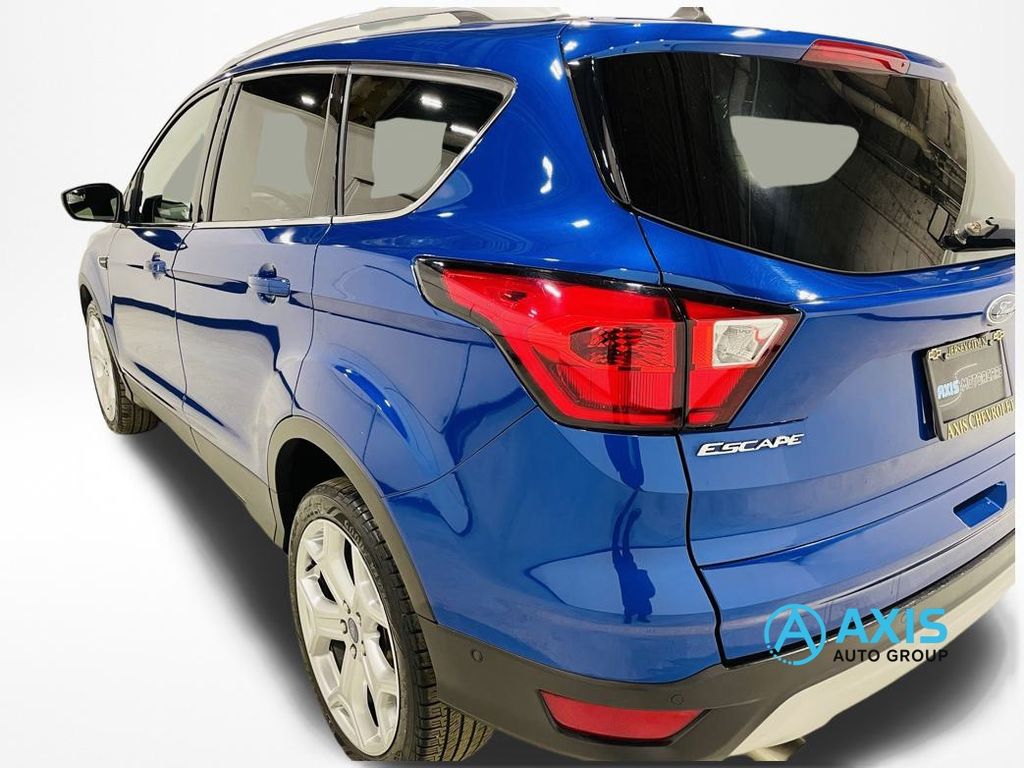 2019 Ford Escape Titanium Image 17 of 46