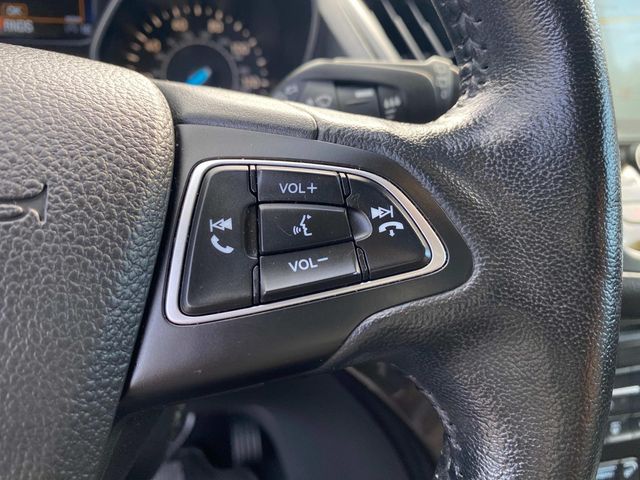Vehicle image 31 of 33