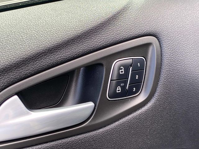 Vehicle image 24 of 33