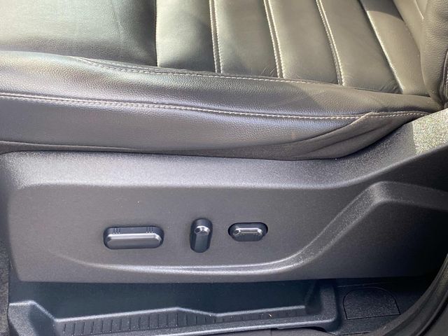 Vehicle image 26 of 33