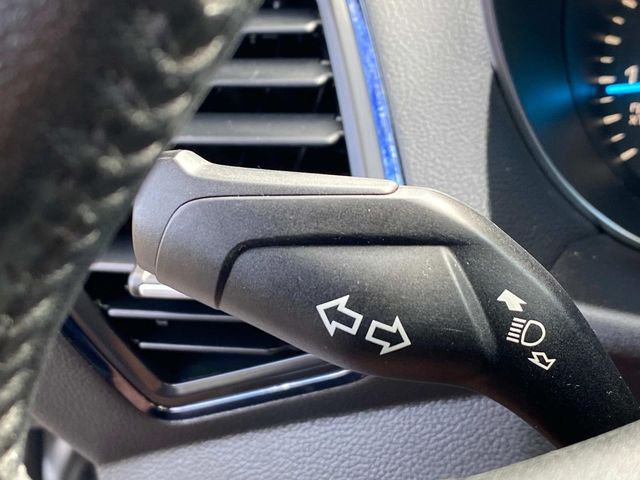 Vehicle image 28 of 33