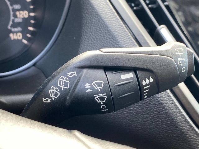 Vehicle image 27 of 33