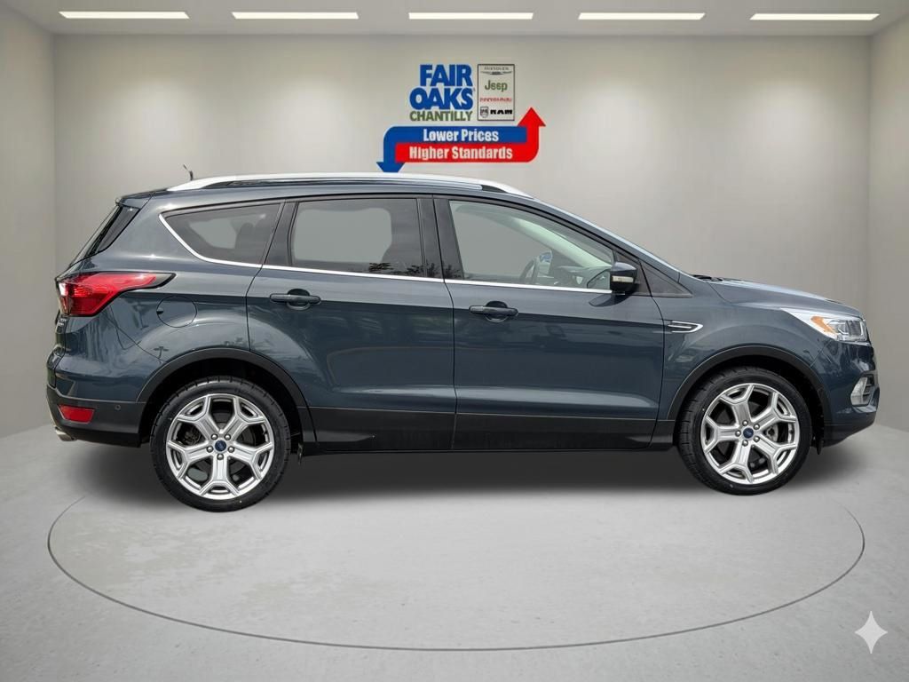 2019 Ford Escape Titanium Image 3 of 32