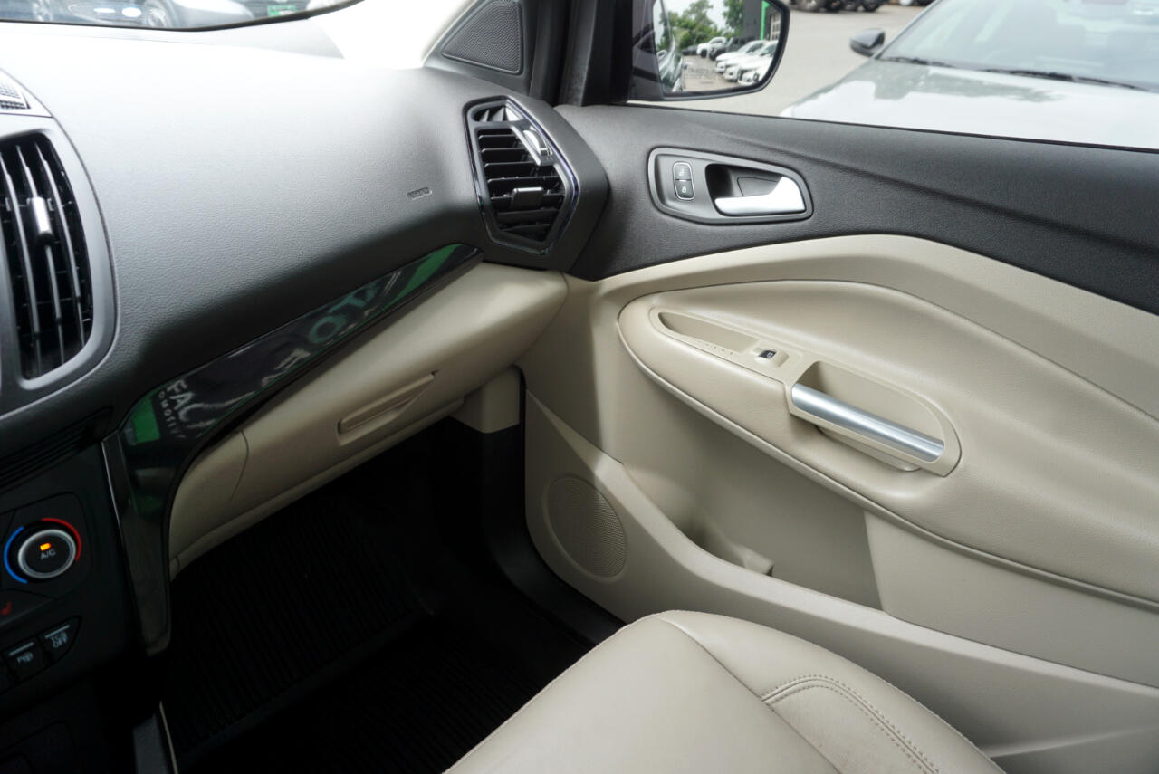 Vehicle image 12 of 28