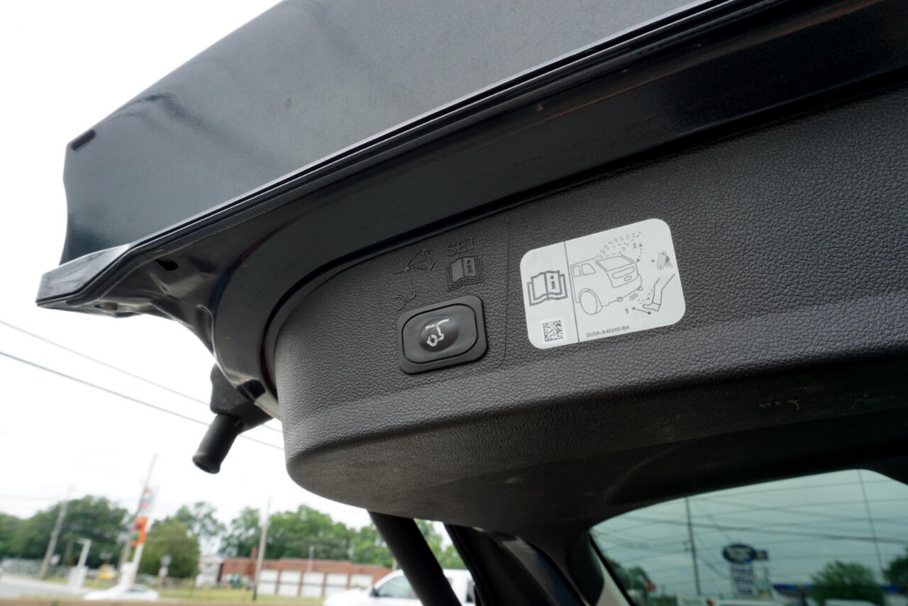Vehicle image 24 of 28