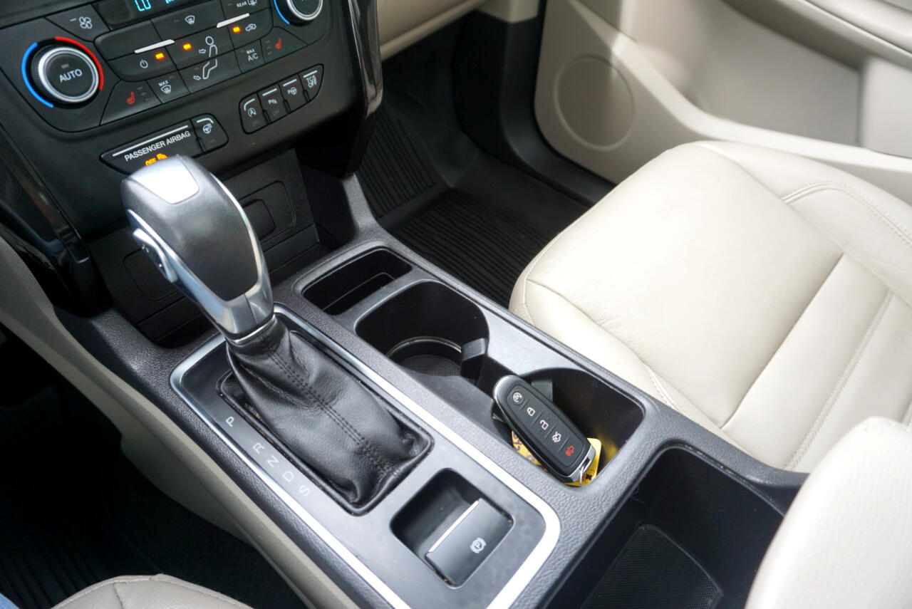 Vehicle image 19 of 28