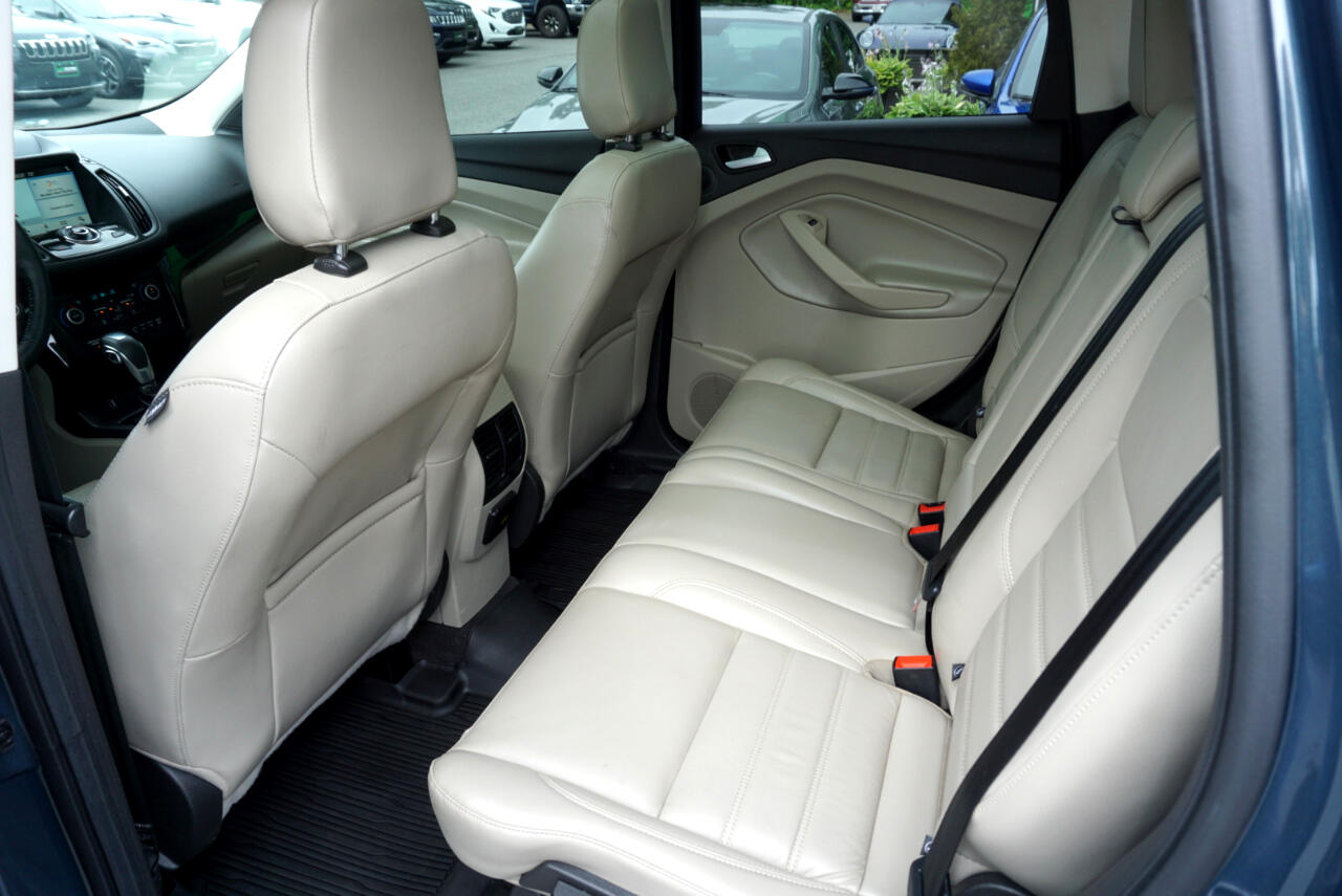 Vehicle image 10 of 28