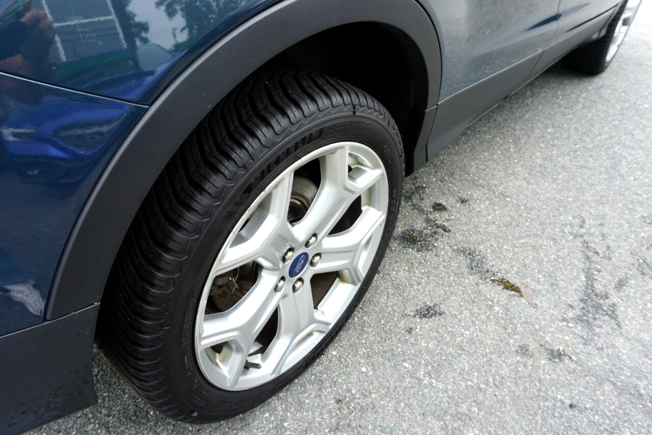 Vehicle image 8 of 28