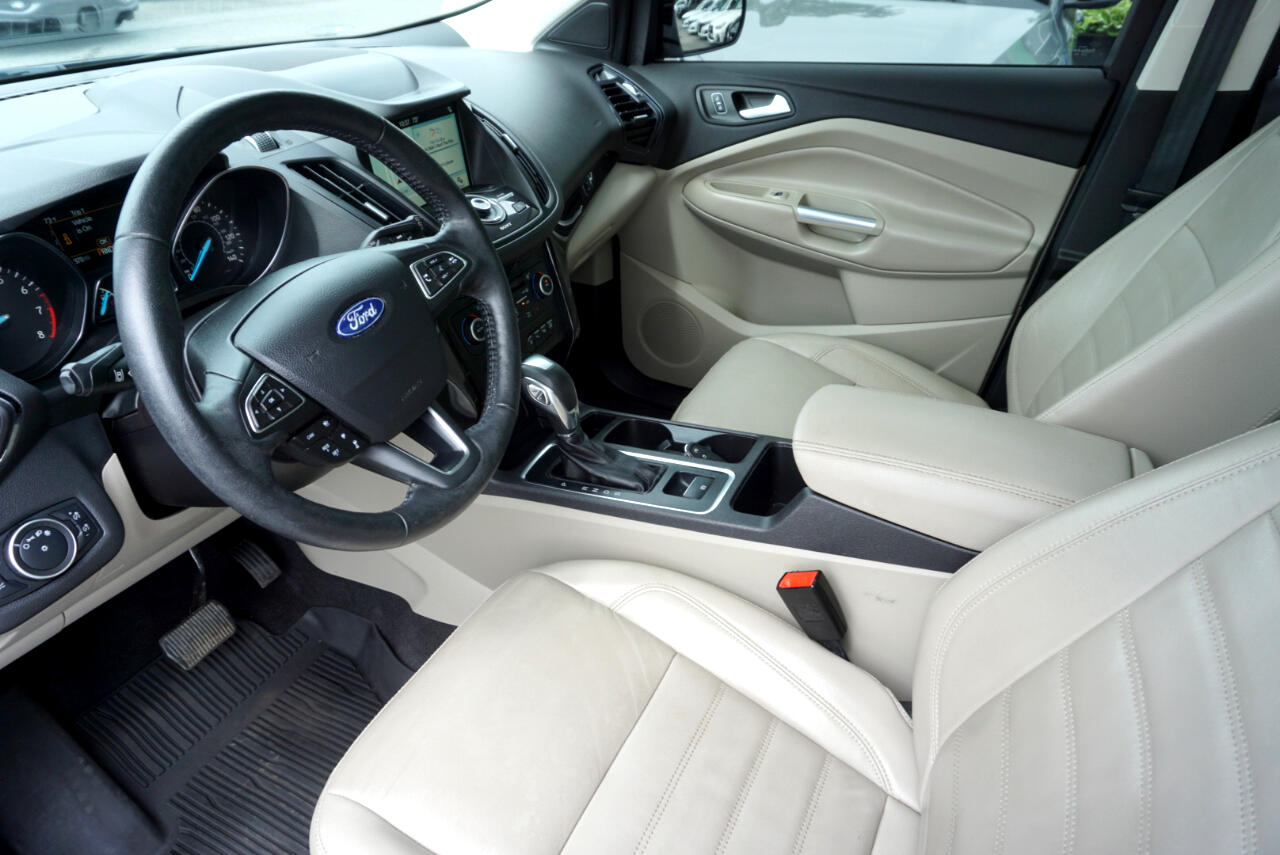 Vehicle image 13 of 28
