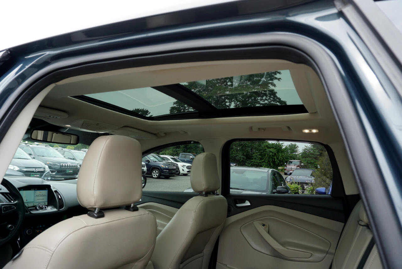 Vehicle image 26 of 28