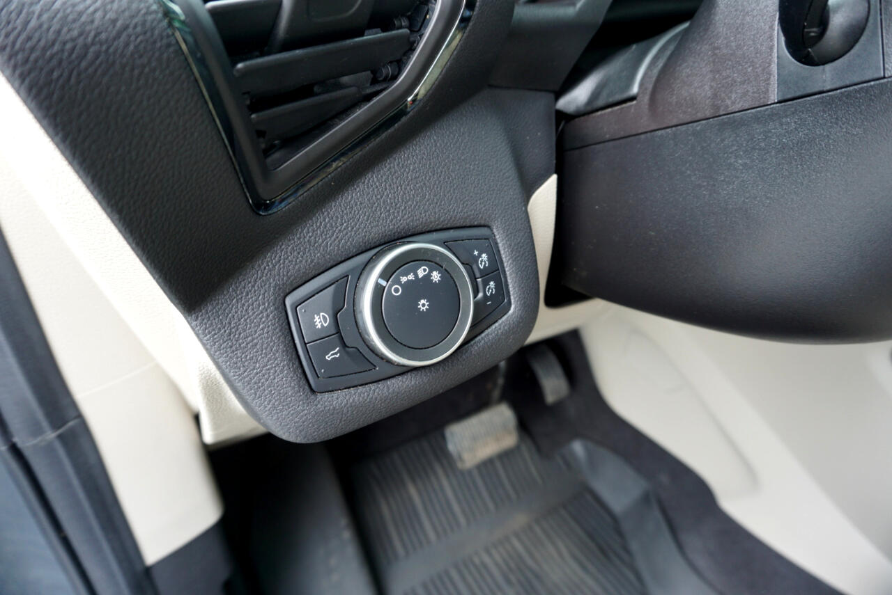 Vehicle image 23 of 28