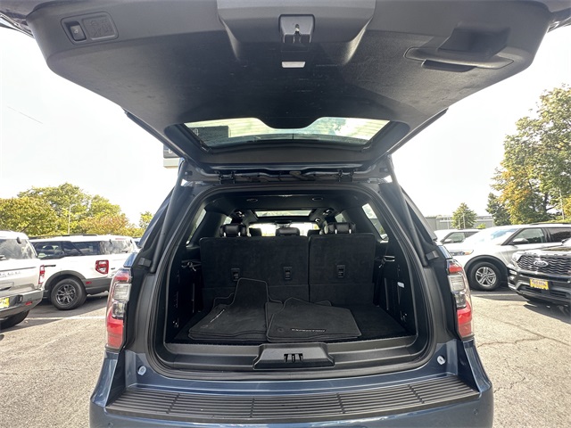 2019 Ford Expedition Limited Image 16 of 52