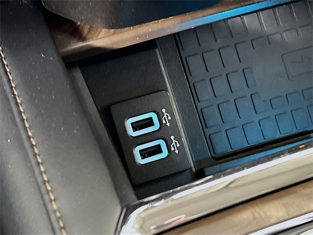Vehicle image 21 of 43