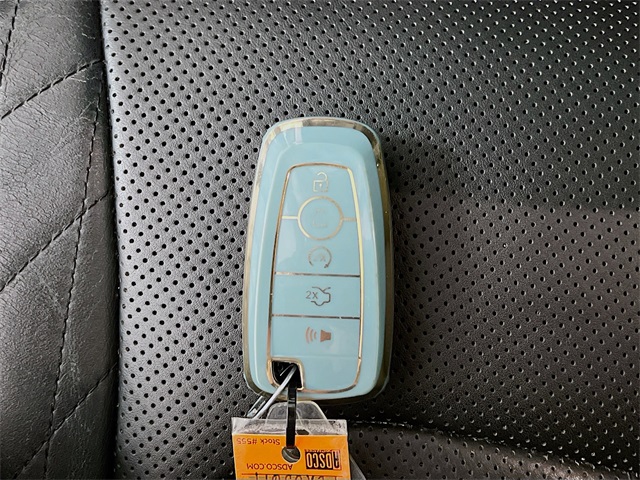Vehicle image 33 of 43
