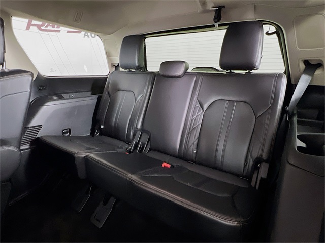 Vehicle image 35 of 43