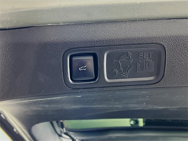 Vehicle image 29 of 43