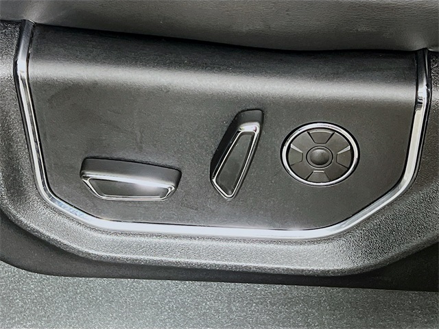 Vehicle image 11 of 43