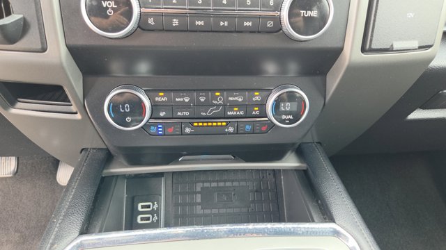 2019 Ford Expedition XLT Image 32 of 35