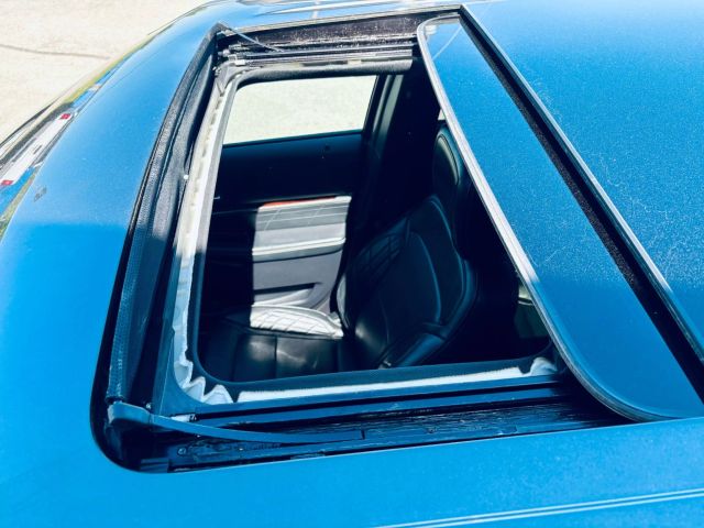 Vehicle image 16 of 40