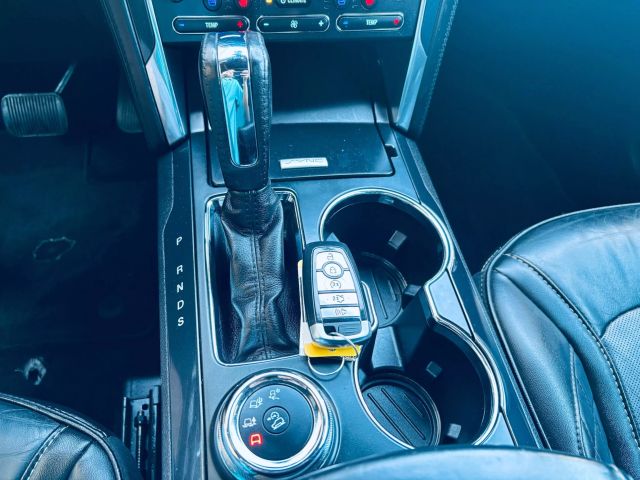 Vehicle image 37 of 40