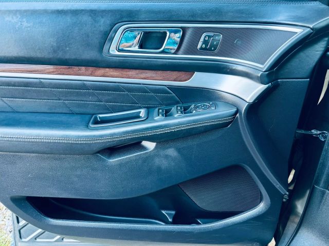 Vehicle image 27 of 40