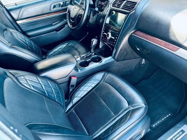 Vehicle image 25 of 40