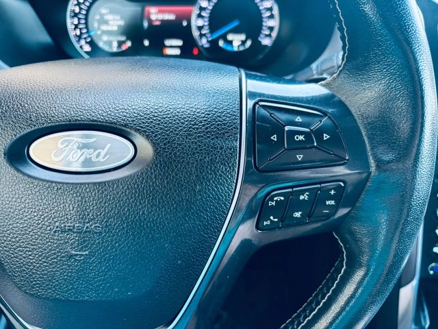 Vehicle image 32 of 40