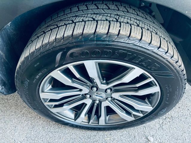 Vehicle image 10 of 40