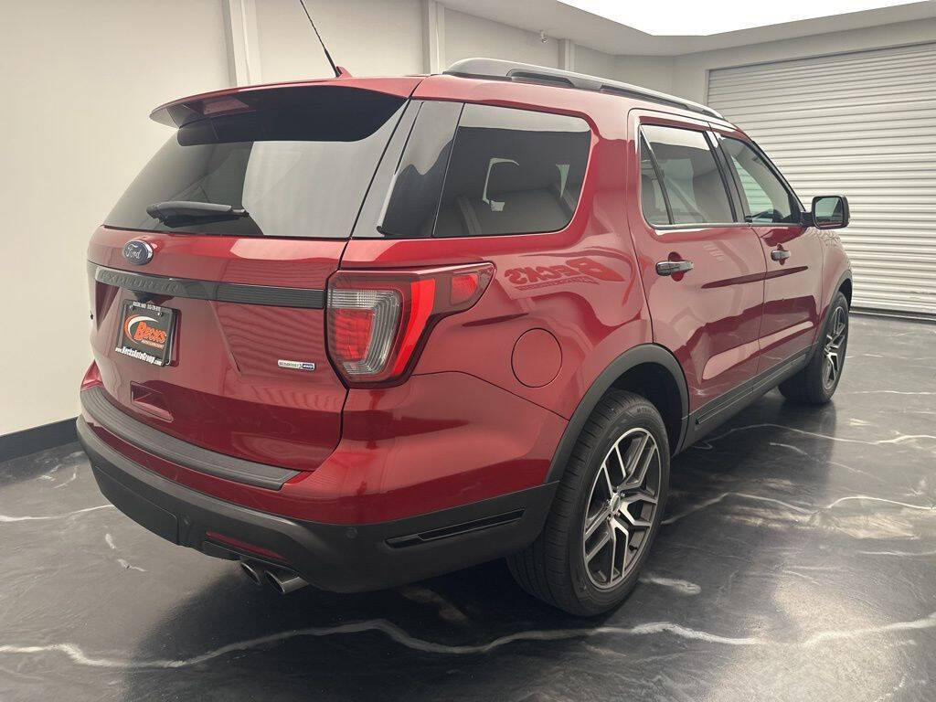2019 Ford Explorer Sport Image 2 of 32