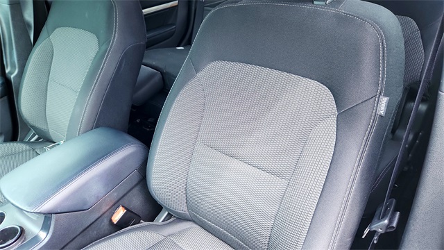 Vehicle image 10 of 32