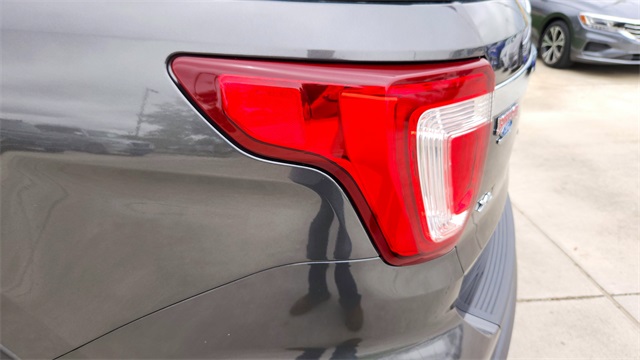 Vehicle image 24 of 32