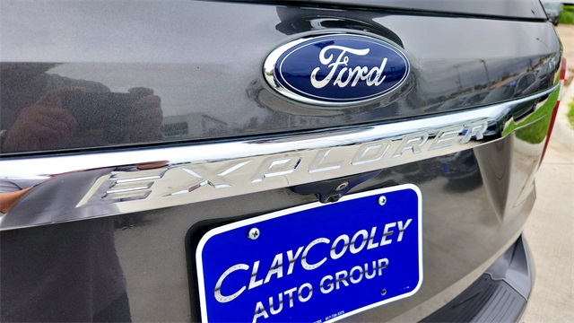 Vehicle image 22 of 32