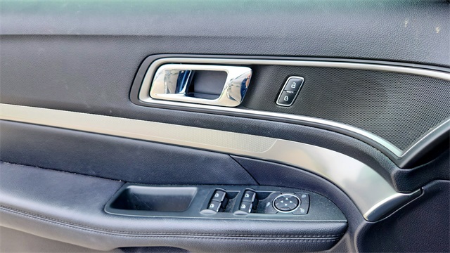 Vehicle image 16 of 32