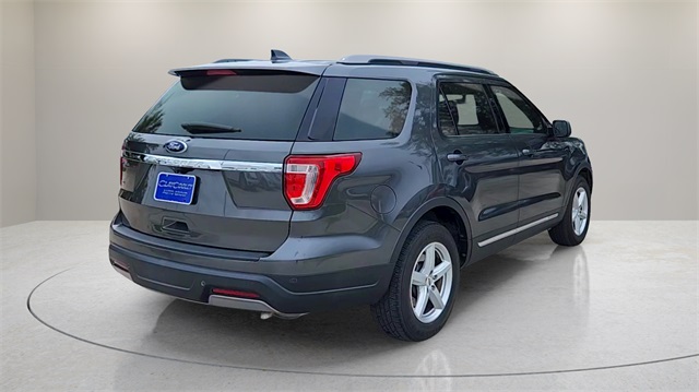 Vehicle image 8 of 32