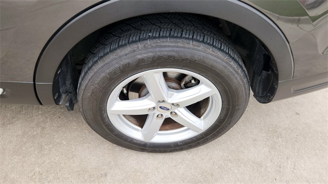 Vehicle image 25 of 32