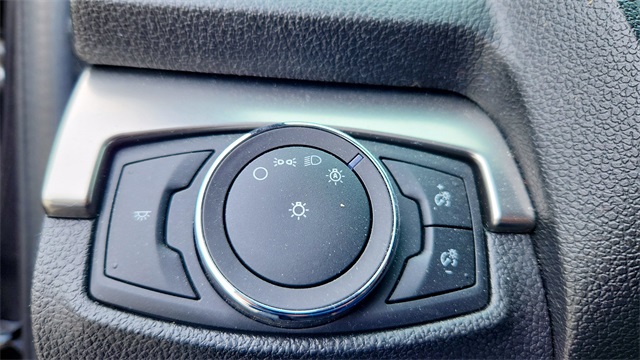 Vehicle image 26 of 32