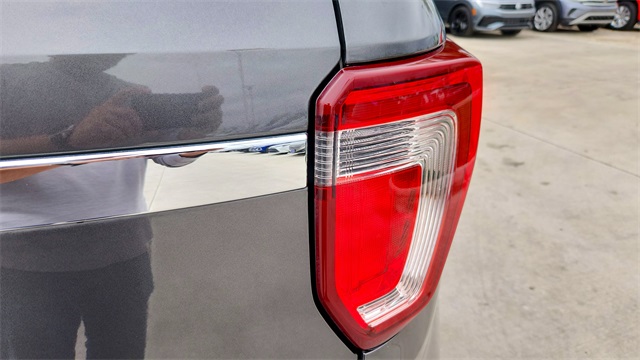 Vehicle image 20 of 32