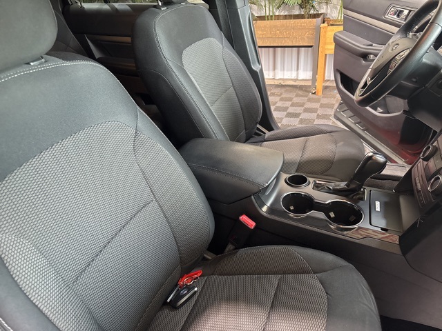 Vehicle image 28 of 39