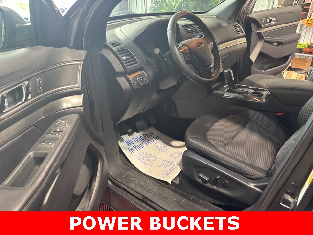 Vehicle image 10 of 39