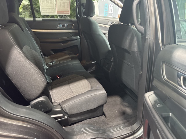 Vehicle image 27 of 39