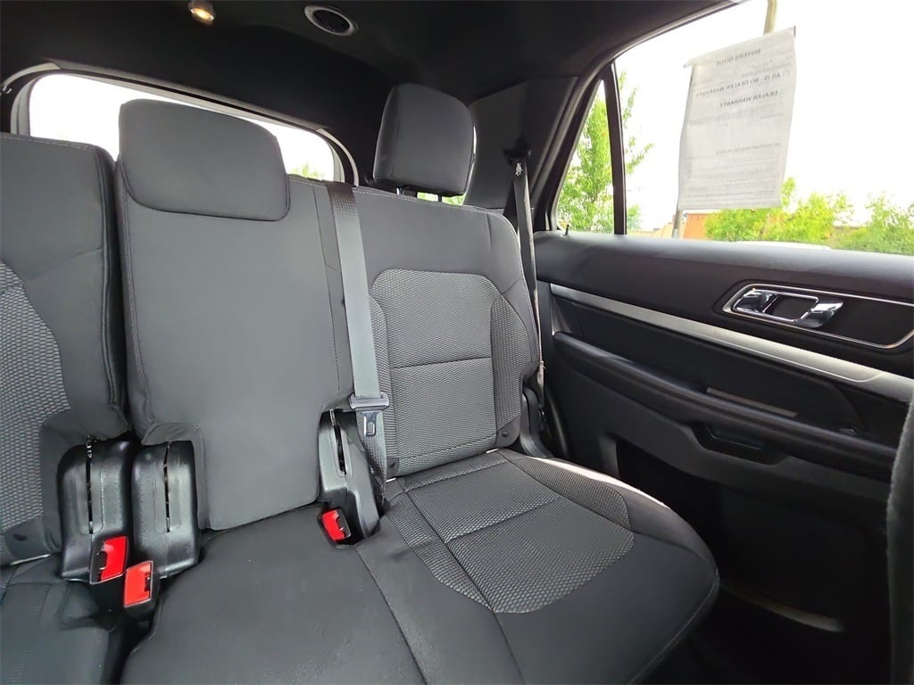 Vehicle image 17 of 40