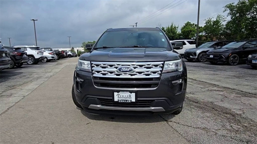 Vehicle image 3 of 40