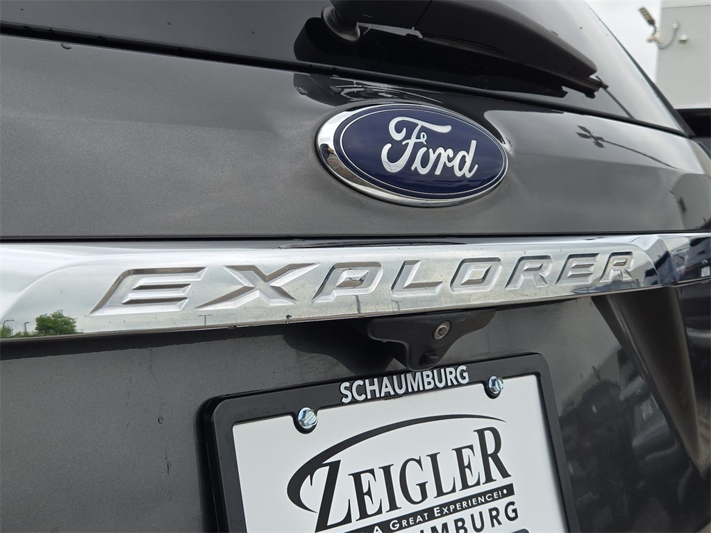 Vehicle image 36 of 40