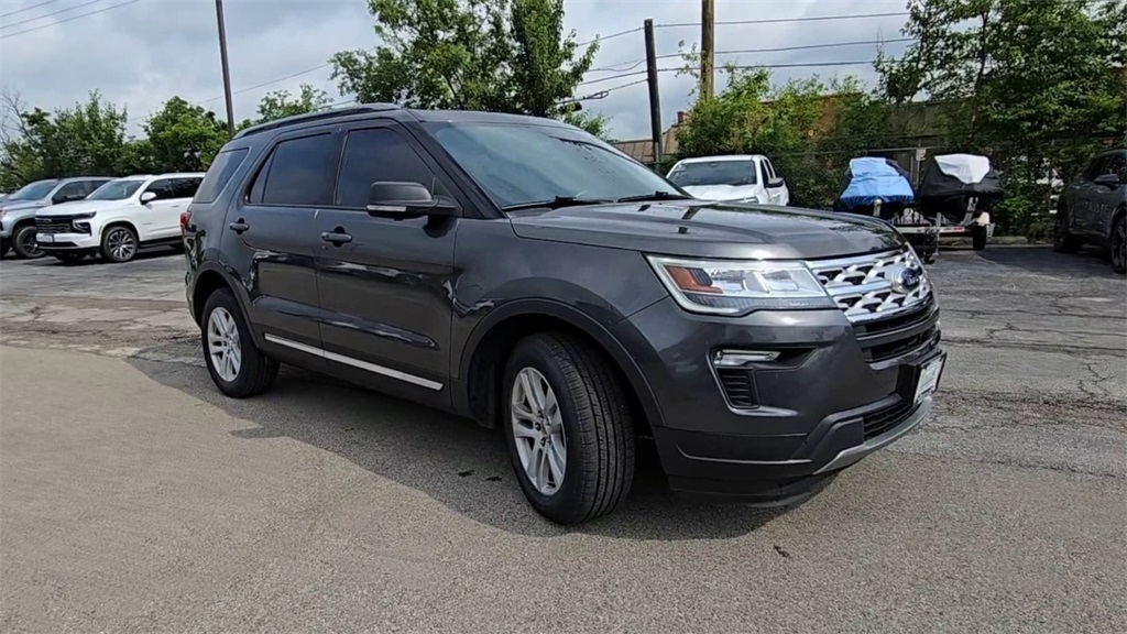 Vehicle image 4 of 40