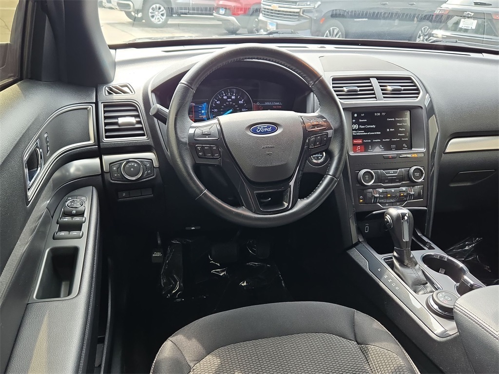 Vehicle image 23 of 40