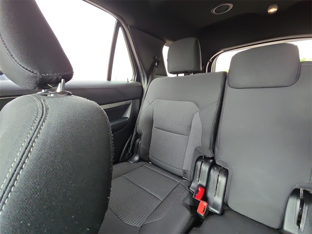 Vehicle image 18 of 40