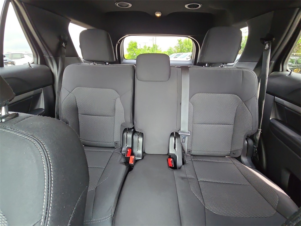 Vehicle image 16 of 40