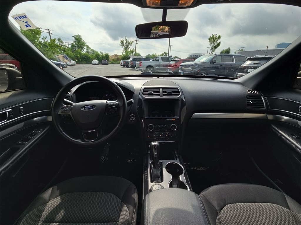 Vehicle image 20 of 40