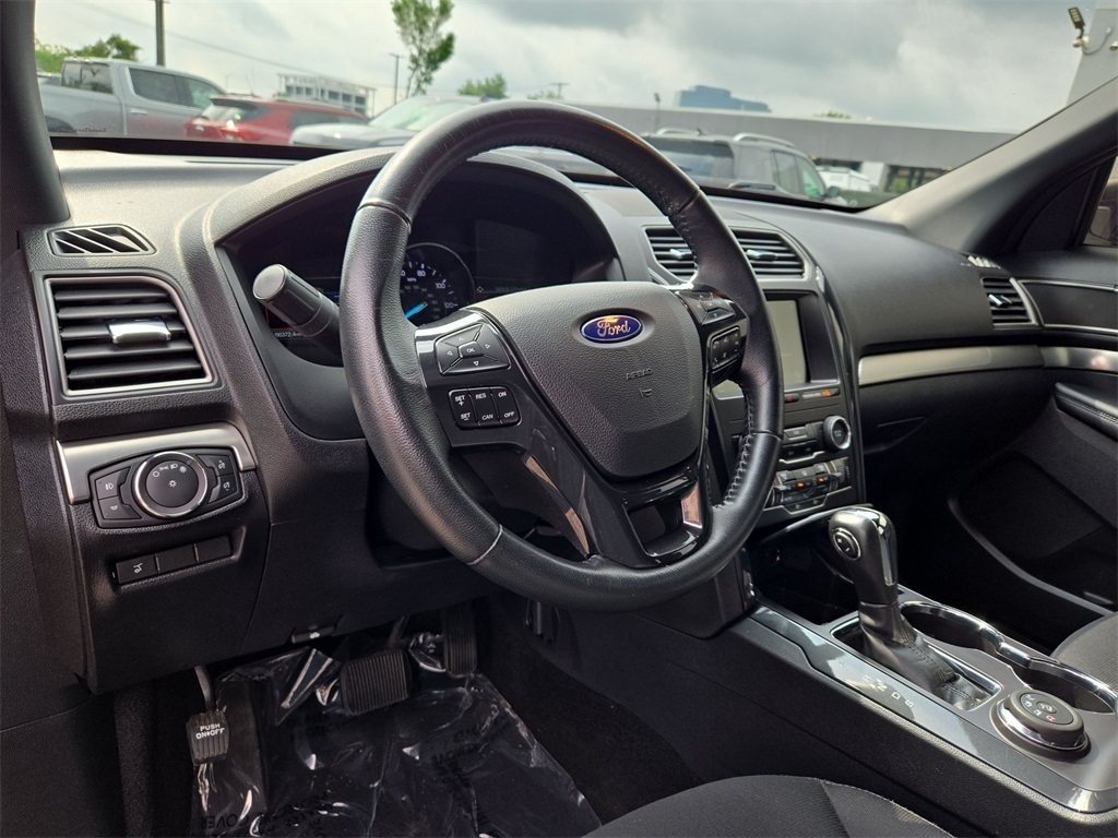 Vehicle image 22 of 40